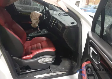 2017 Porsche Macan Turbo z USA, uszkodzony, nr VIN WP1AF2A52HLB60897